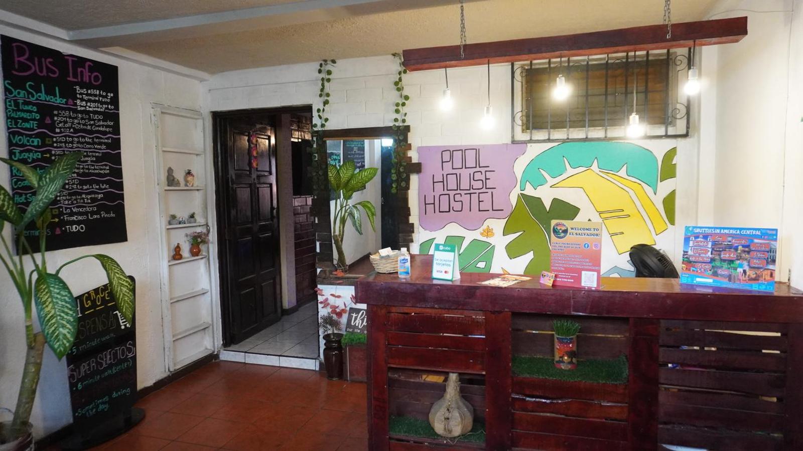 Pool House Hostel, Santa Ana