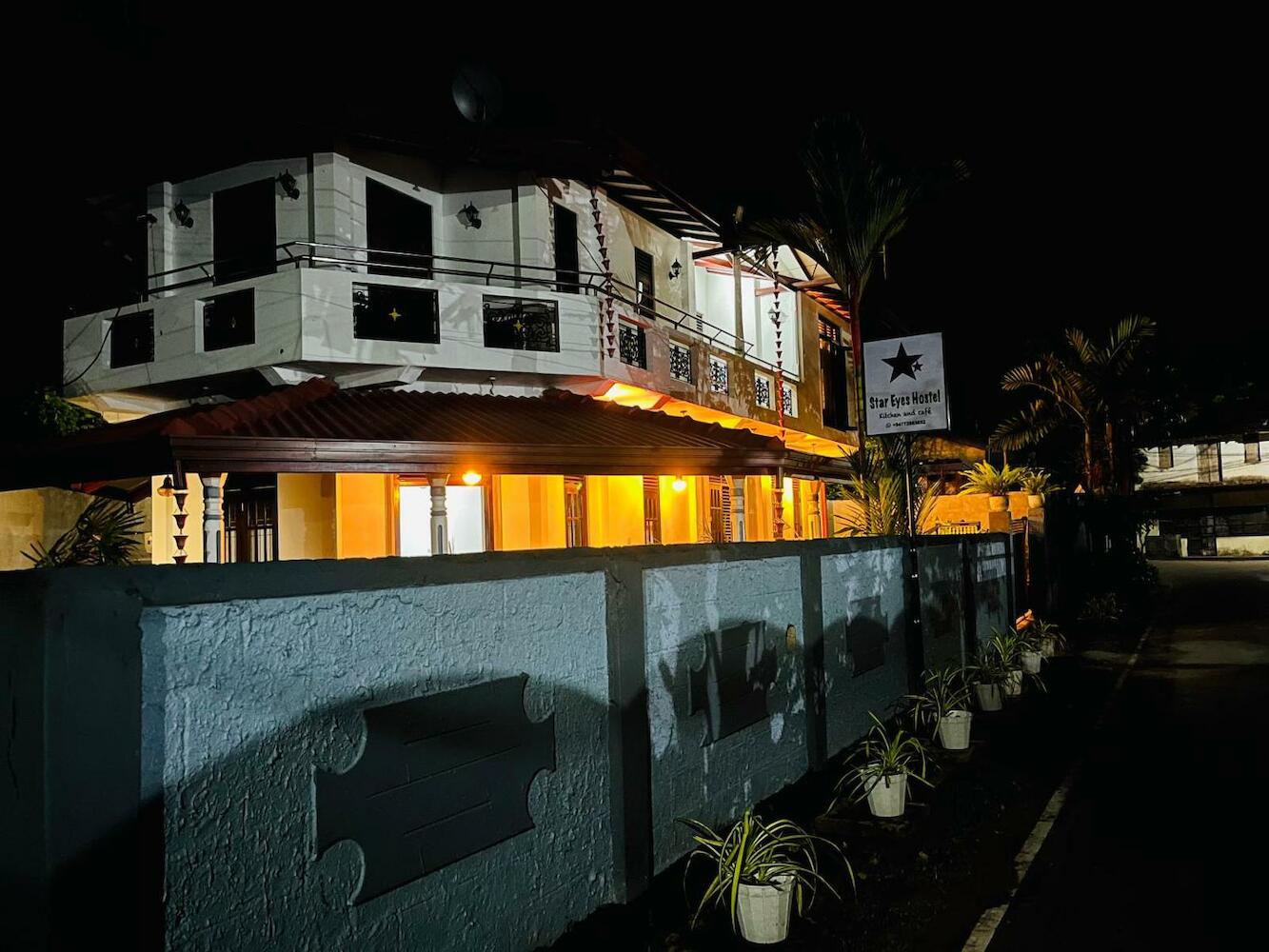 Star Eyes Hostel, Weligama