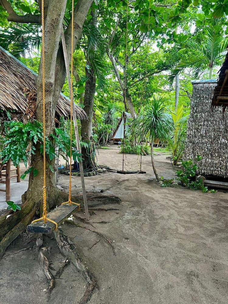 Georgia's Neverland Hostel, Malapascua Island