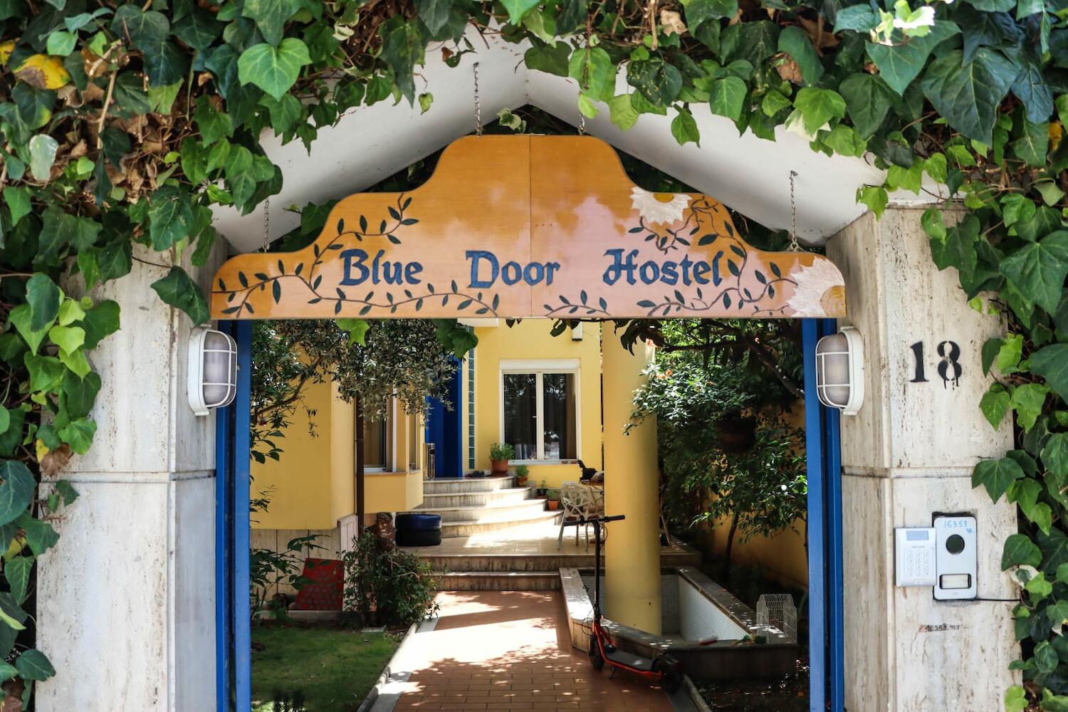 Blue Door Hostel, Tirana