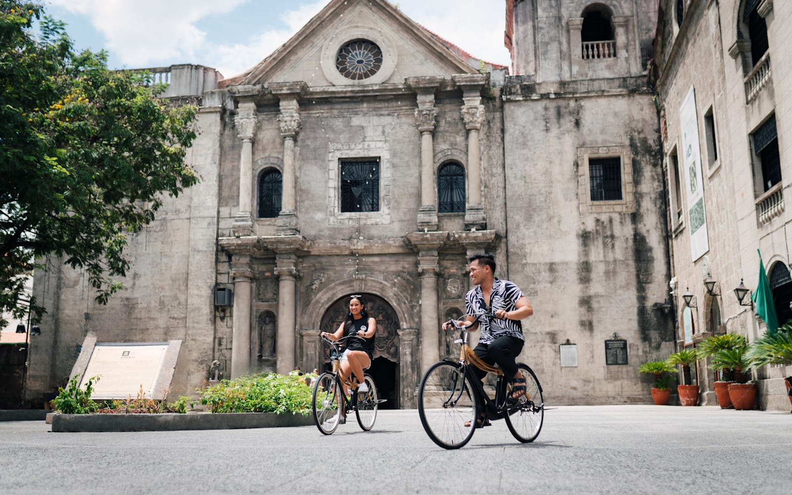 Mad Monkey, Manila