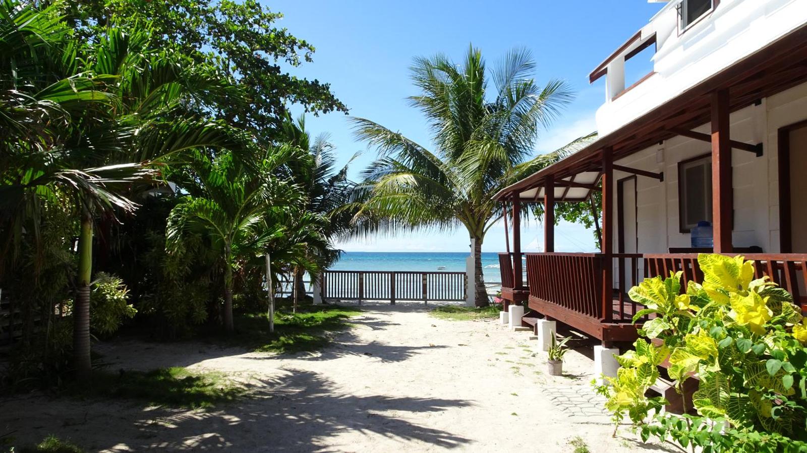 Threshershack Inn, Malapascua Island