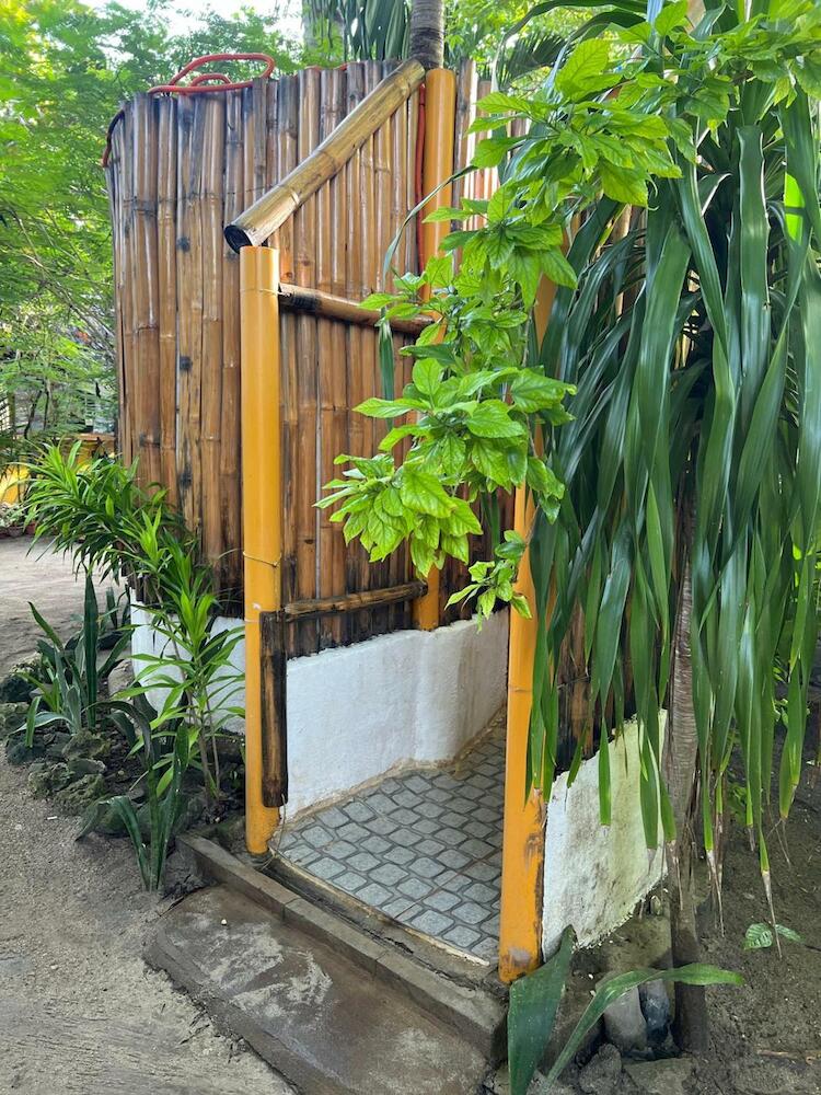 Georgia's Neverland Hostel, Malapascua Island