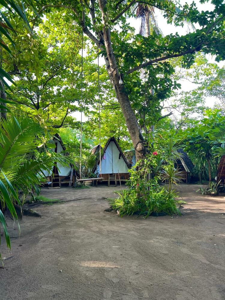 Georgia's Neverland Hostel, Malapascua Island