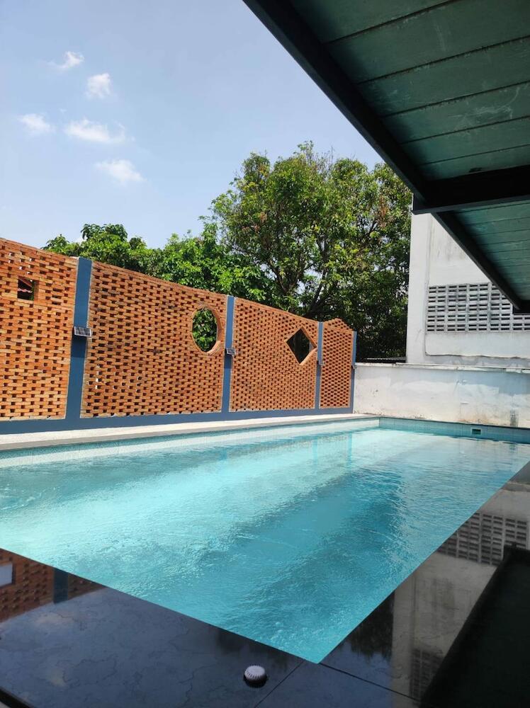 Deva Hostel & Relax Pool, Chiang Mai