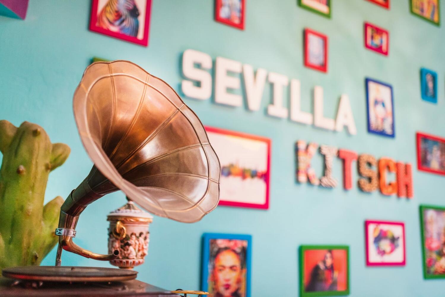 Sevilla Kitsch Hostel Art, Seville