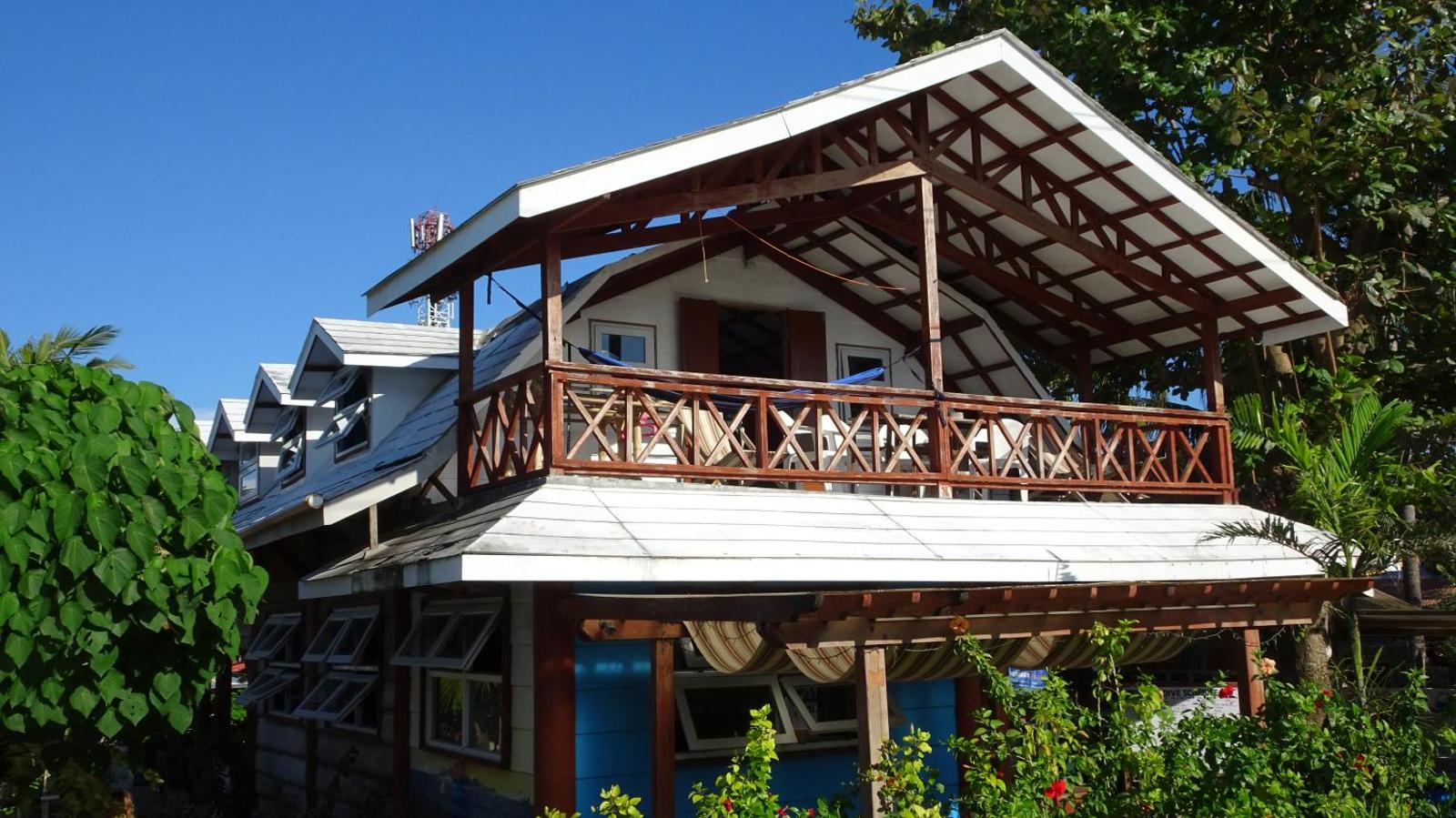 Threshershack Inn, Malapascua Island