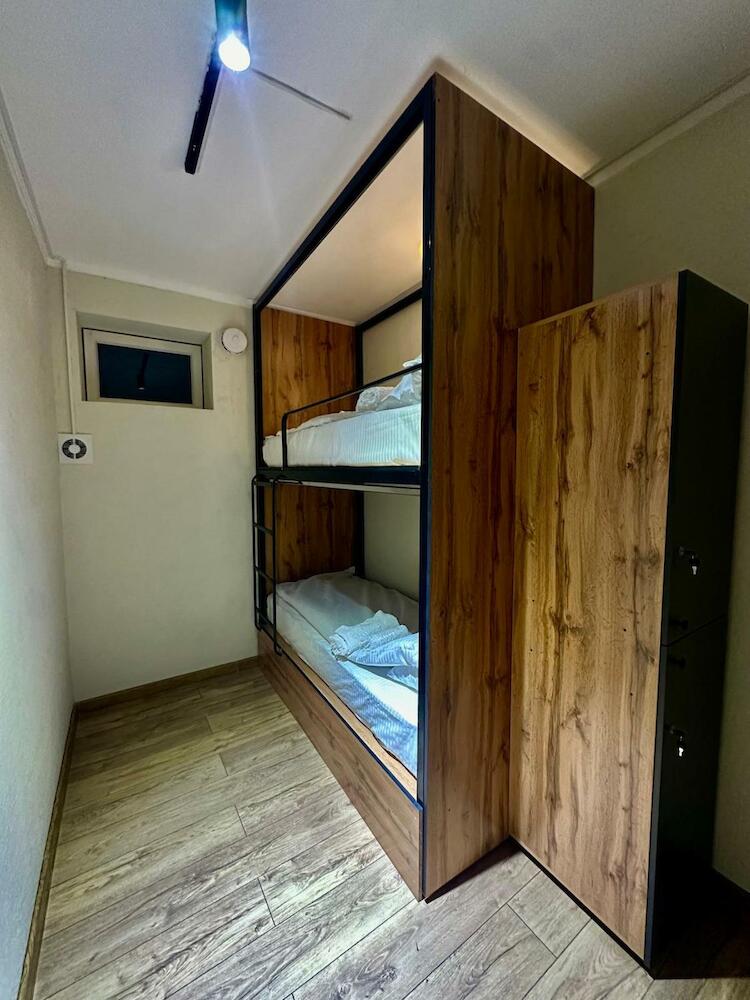 Wood Hostel, Osh