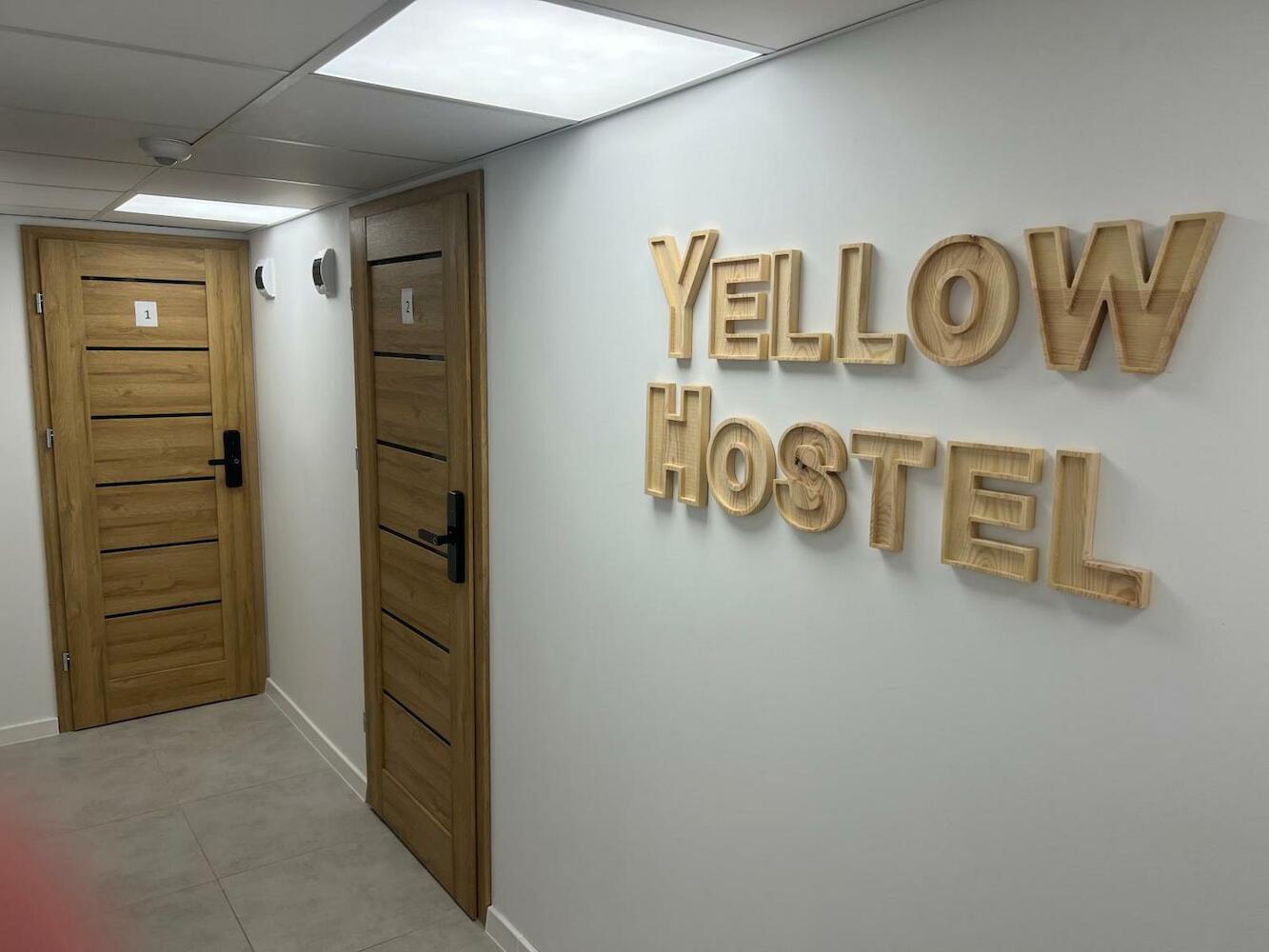 Yellow Hostel - 24h - Free Breakfast & Dinner - The best service in Katowice - W, Katowice