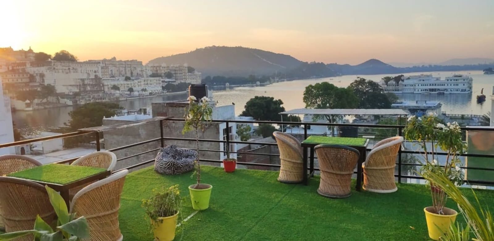 Hostel crown, Udaipur