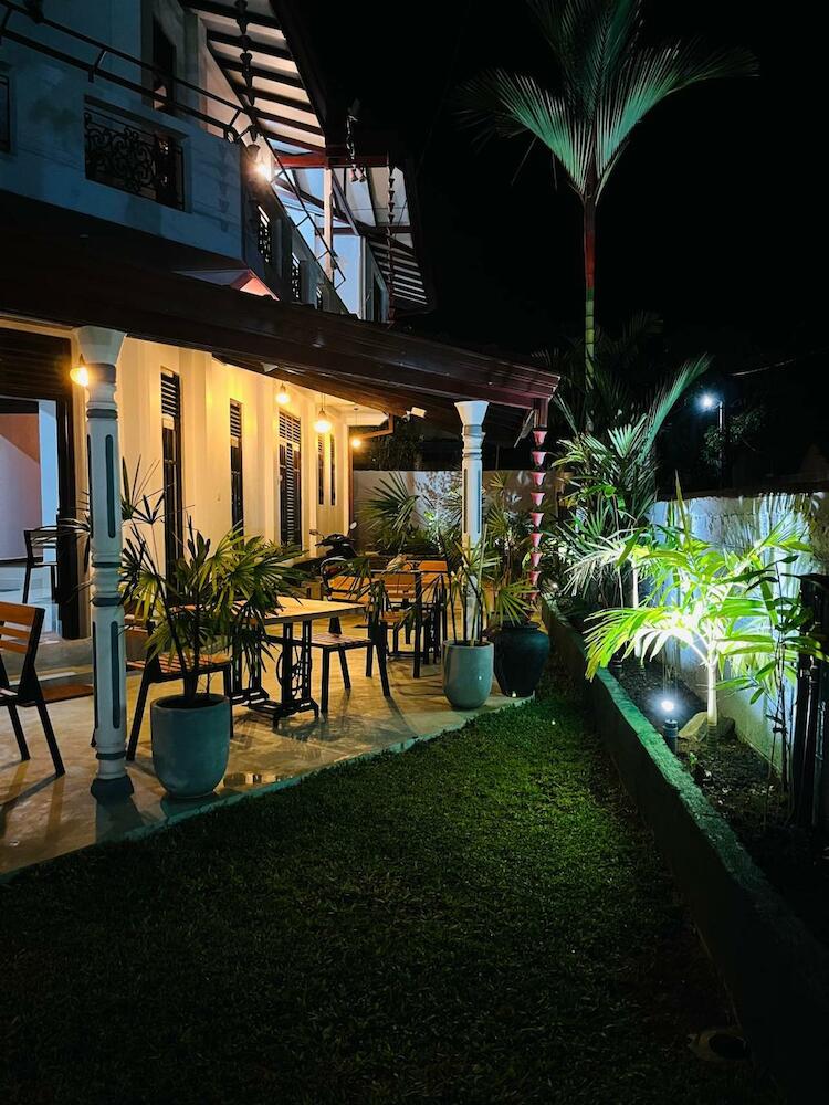 Star Eyes Hostel, Weligama