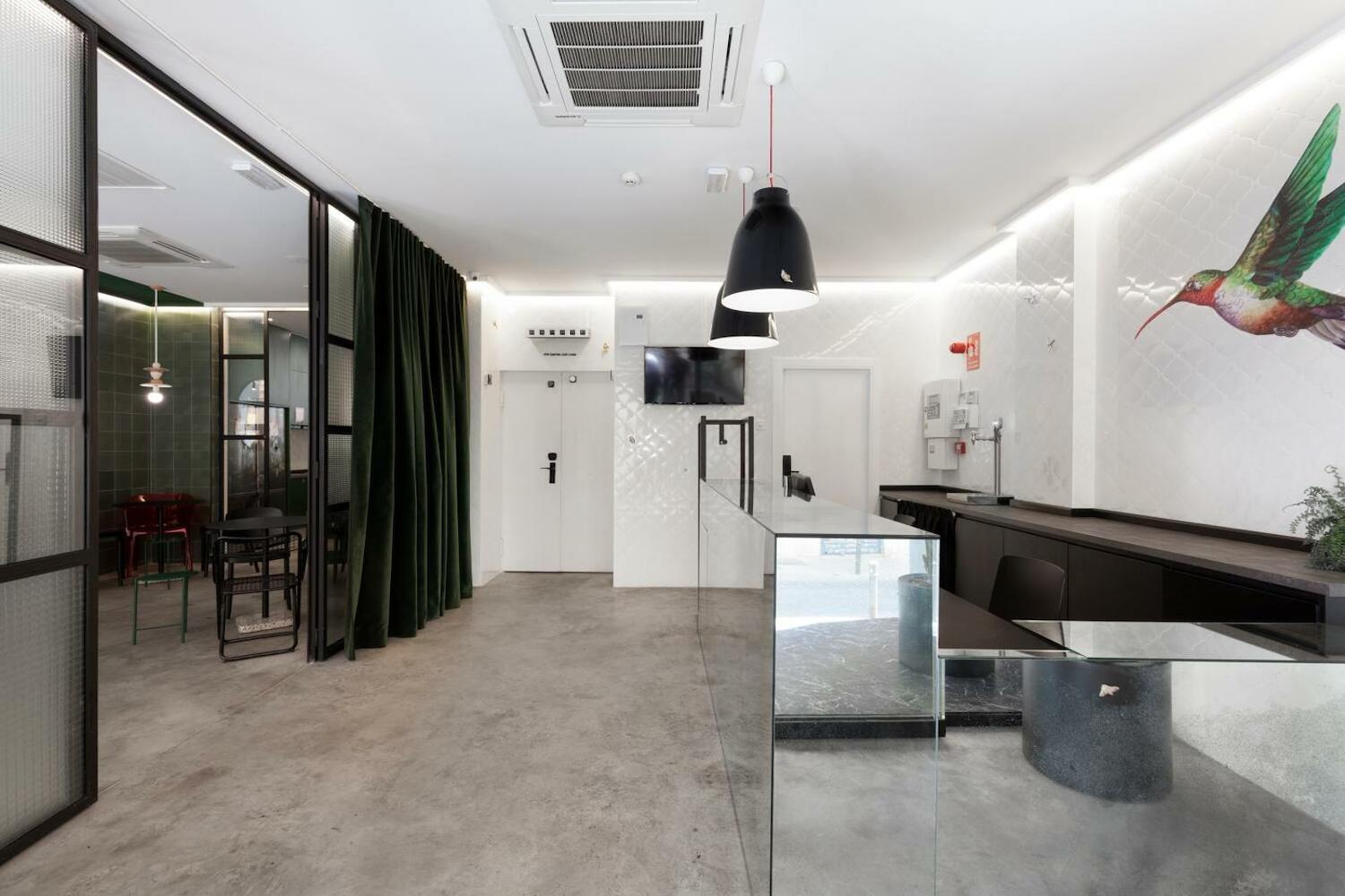 2060 The Newton Hostel, Madrid