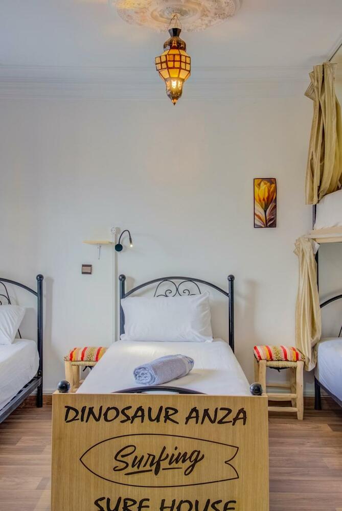 Dinosaur Anza Surf House, Agadir