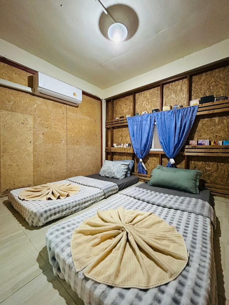 The Dreamcatcher Hostel Nathon SamuiSunset, Koh Samui