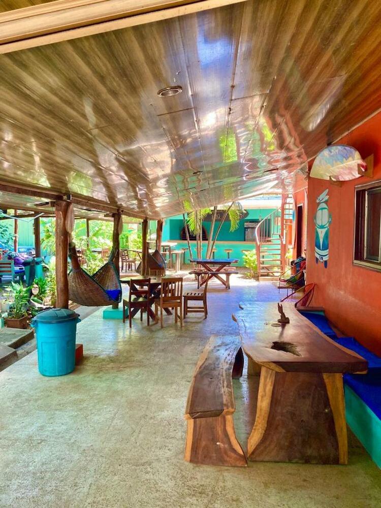 Coral Reef Surf Hostel & Camp, Tamarindo