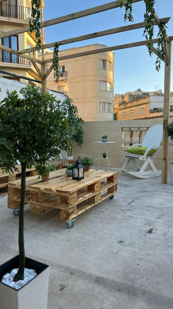 Hostel On, Sliema