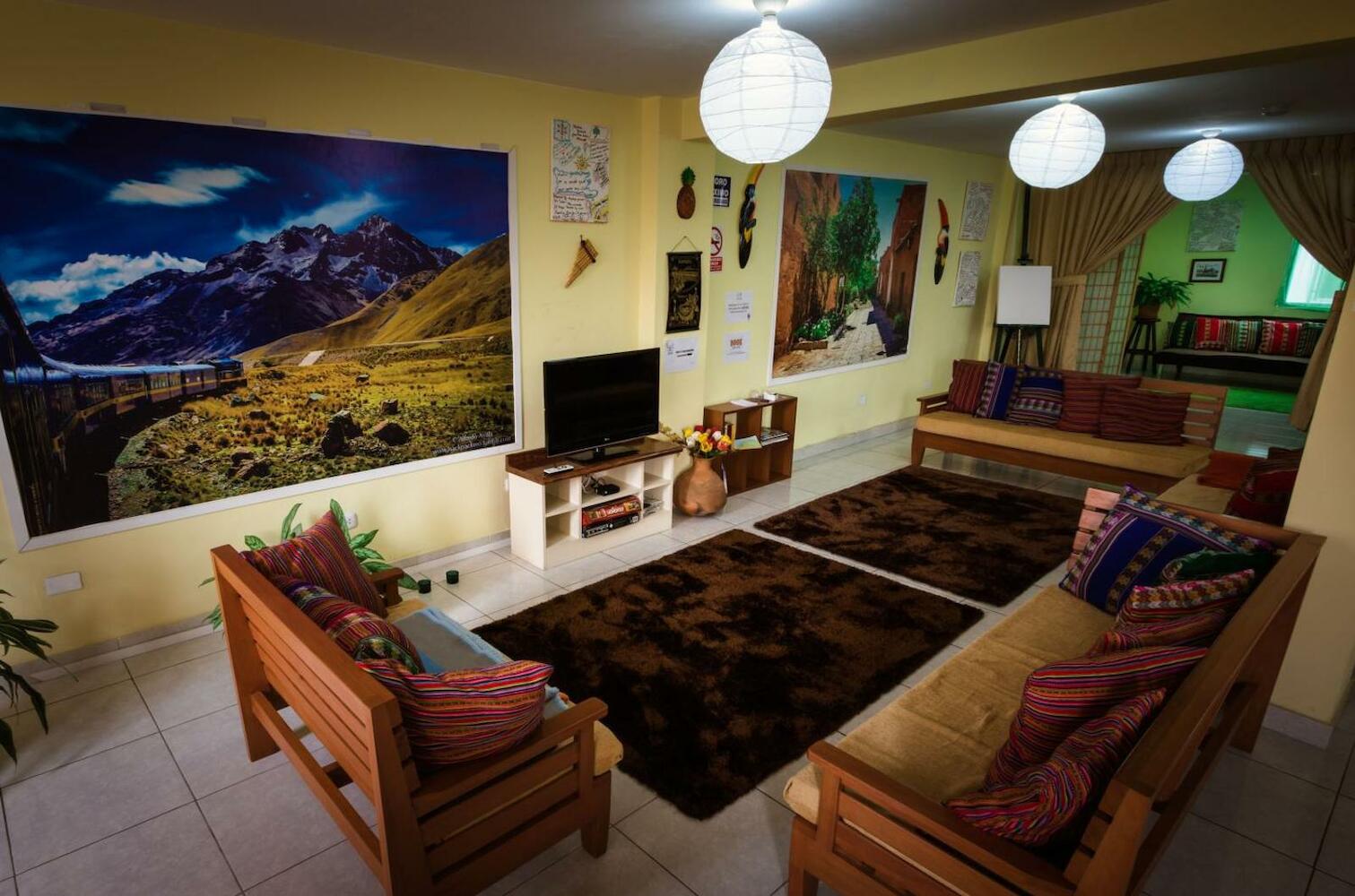 Mama Backpackers, Lima