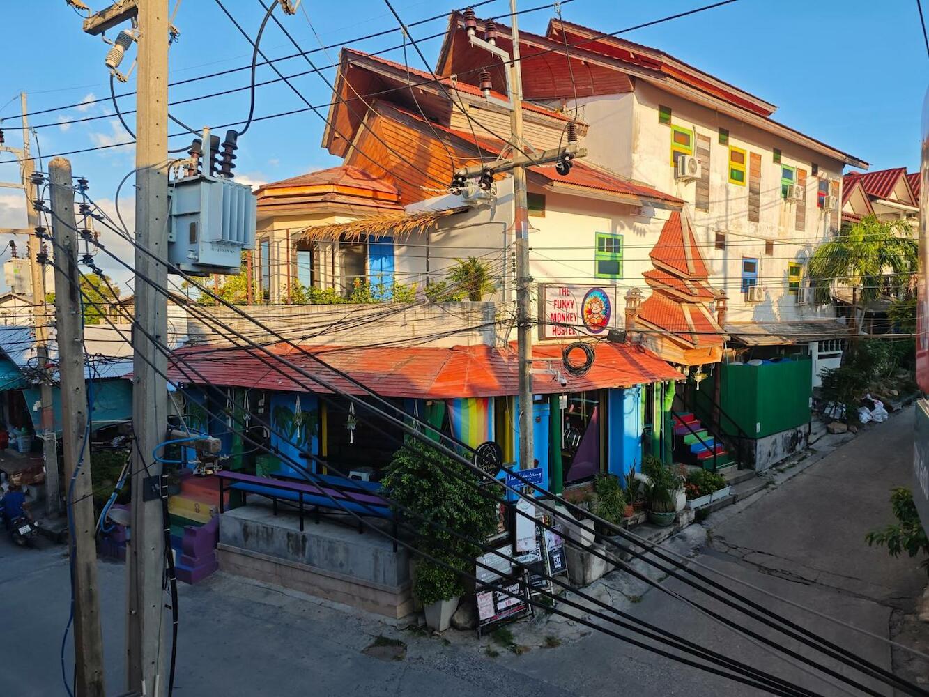 The Funky Monkey Hostel, Haad Rin