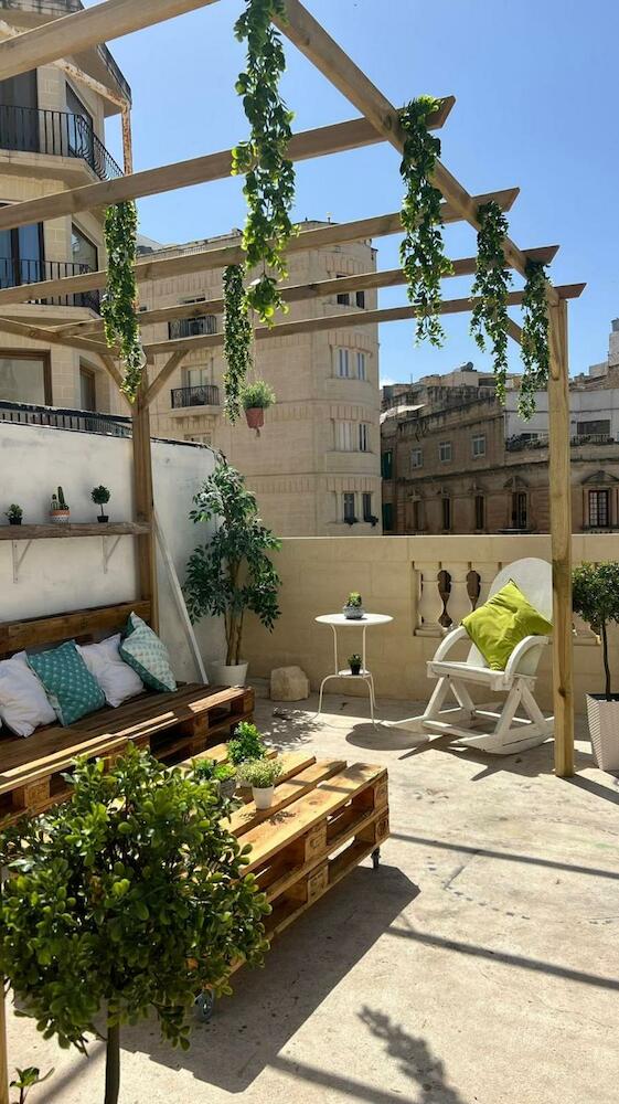 Hostel On, Sliema