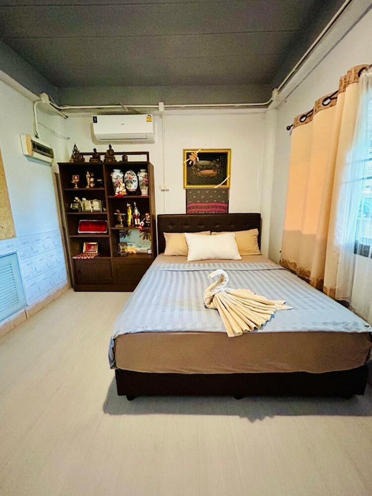 The Dreamcatcher Hostel Nathon SamuiSunset, Koh Samui