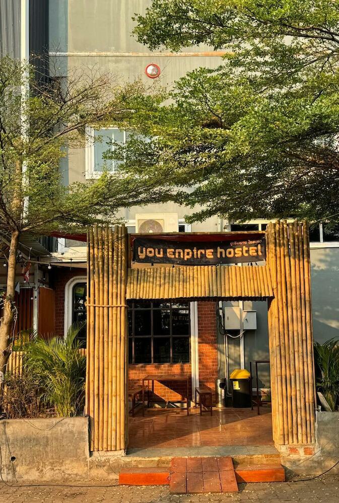 You Empire Hostel & Bar, Pakse