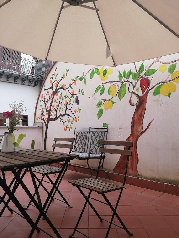 Sunshine Hostel, Palermo