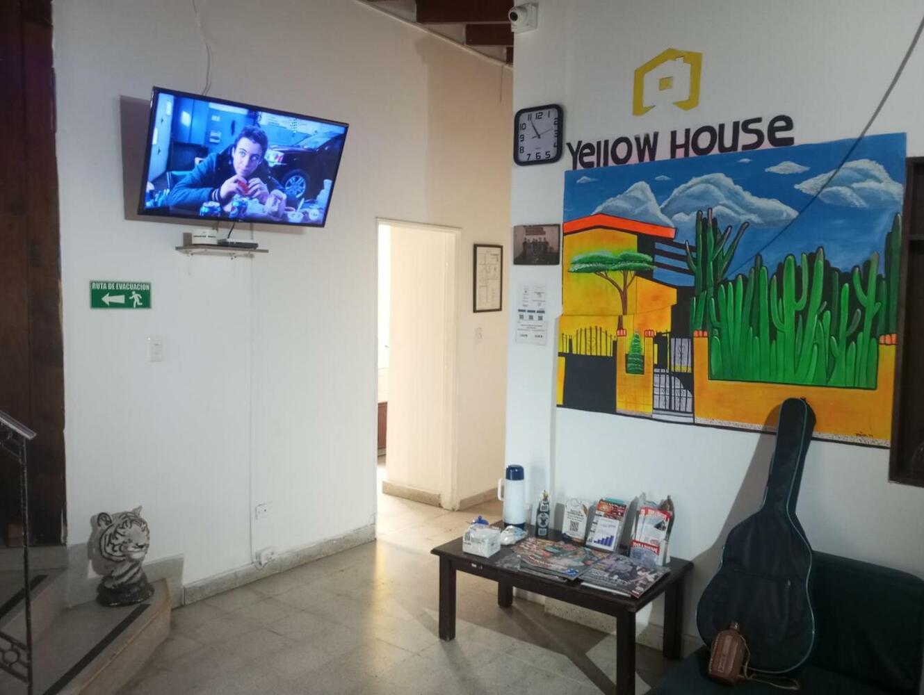 Yellow House Hostel, Medellin