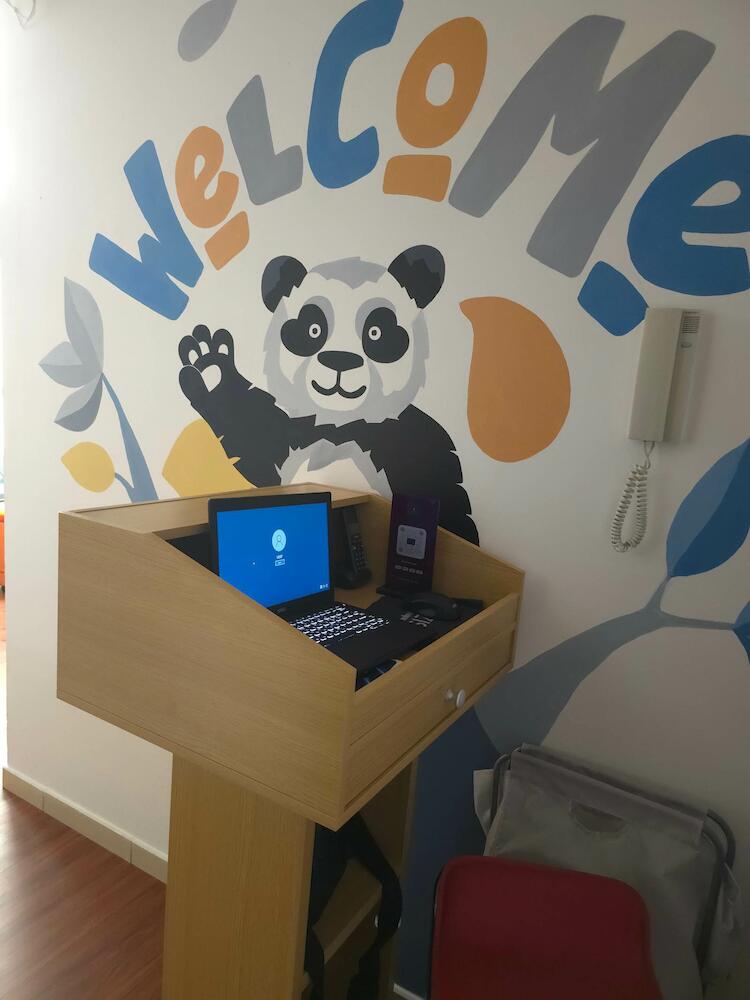 Urban Panda Hostel JBR, Dubai