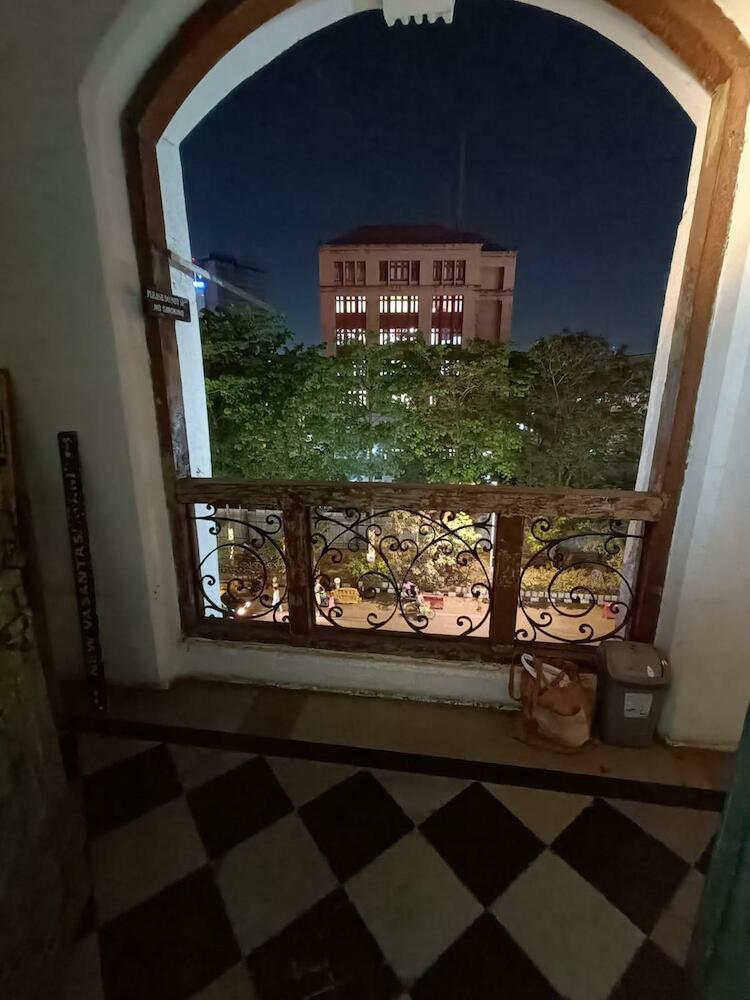 Hostel Vasantashram CSMT Mumbai, Free Wifi with 1940s Retro vibe, Mumbai