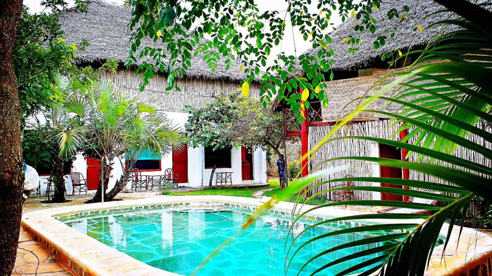 Diani Backpackers, Diani Beach