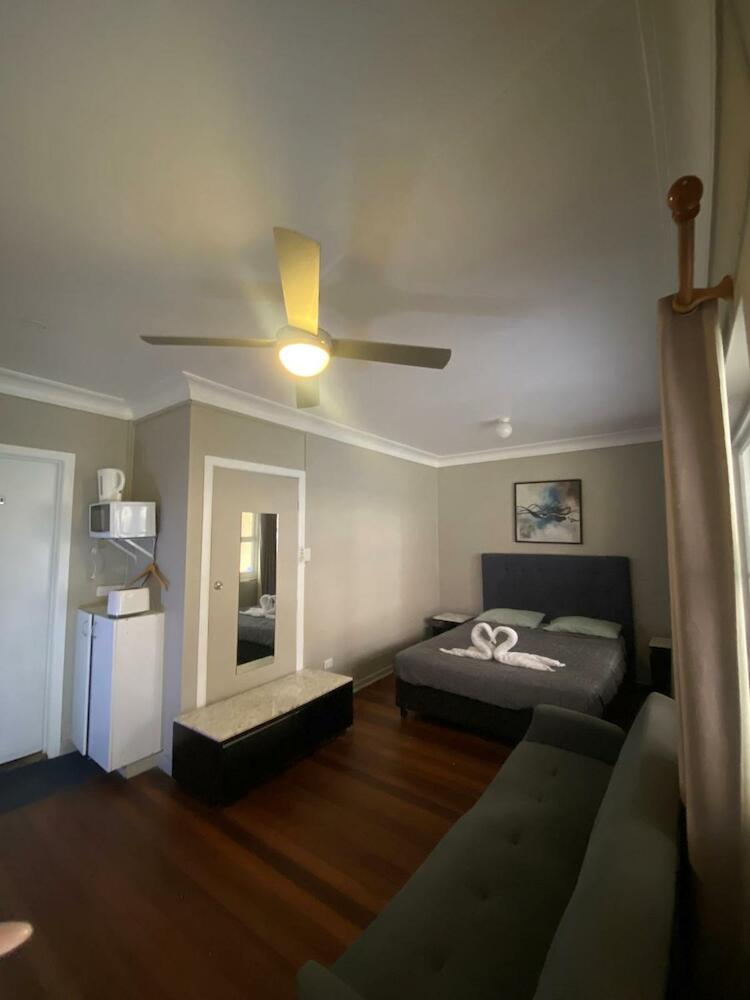 Backpackers In Paradise 18-35 Hostel, Gold Coast