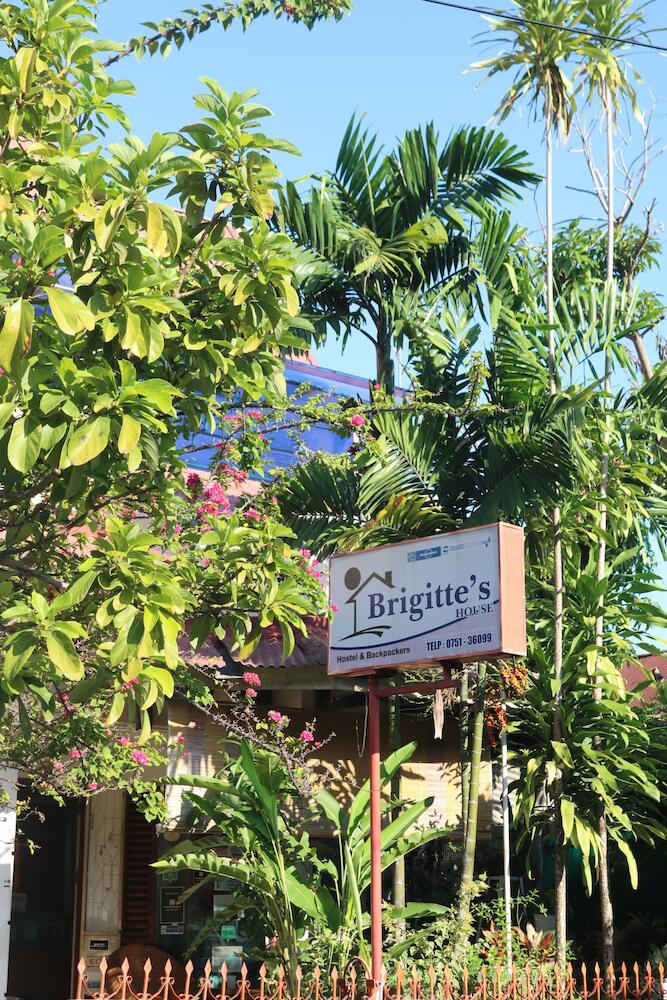 Brigitte's House, Padang