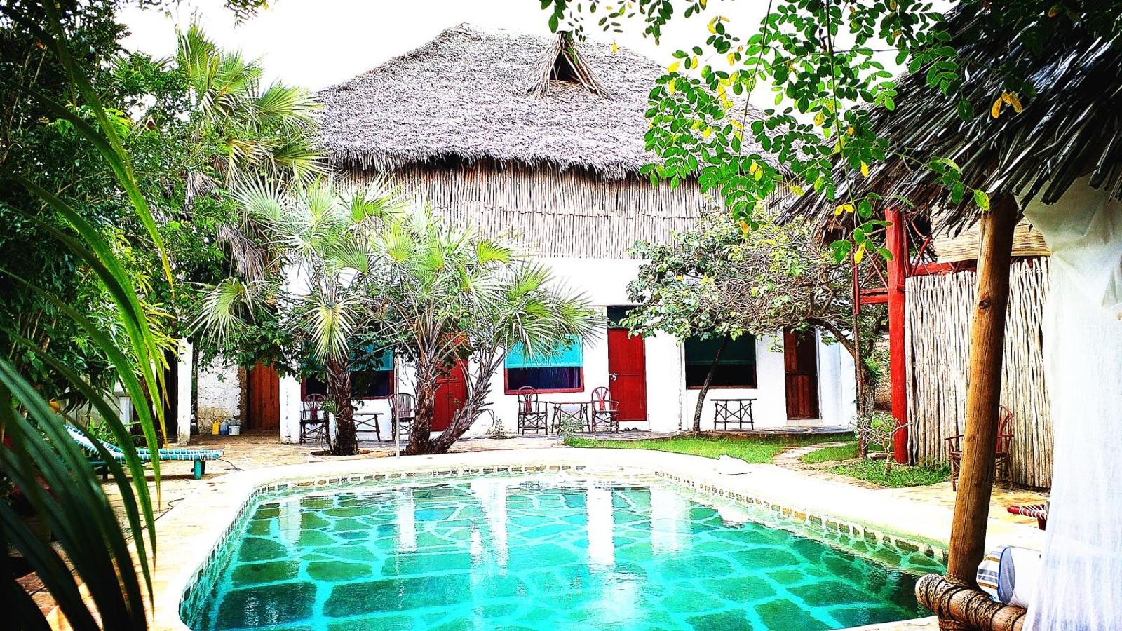 Diani Backpackers, Diani Beach