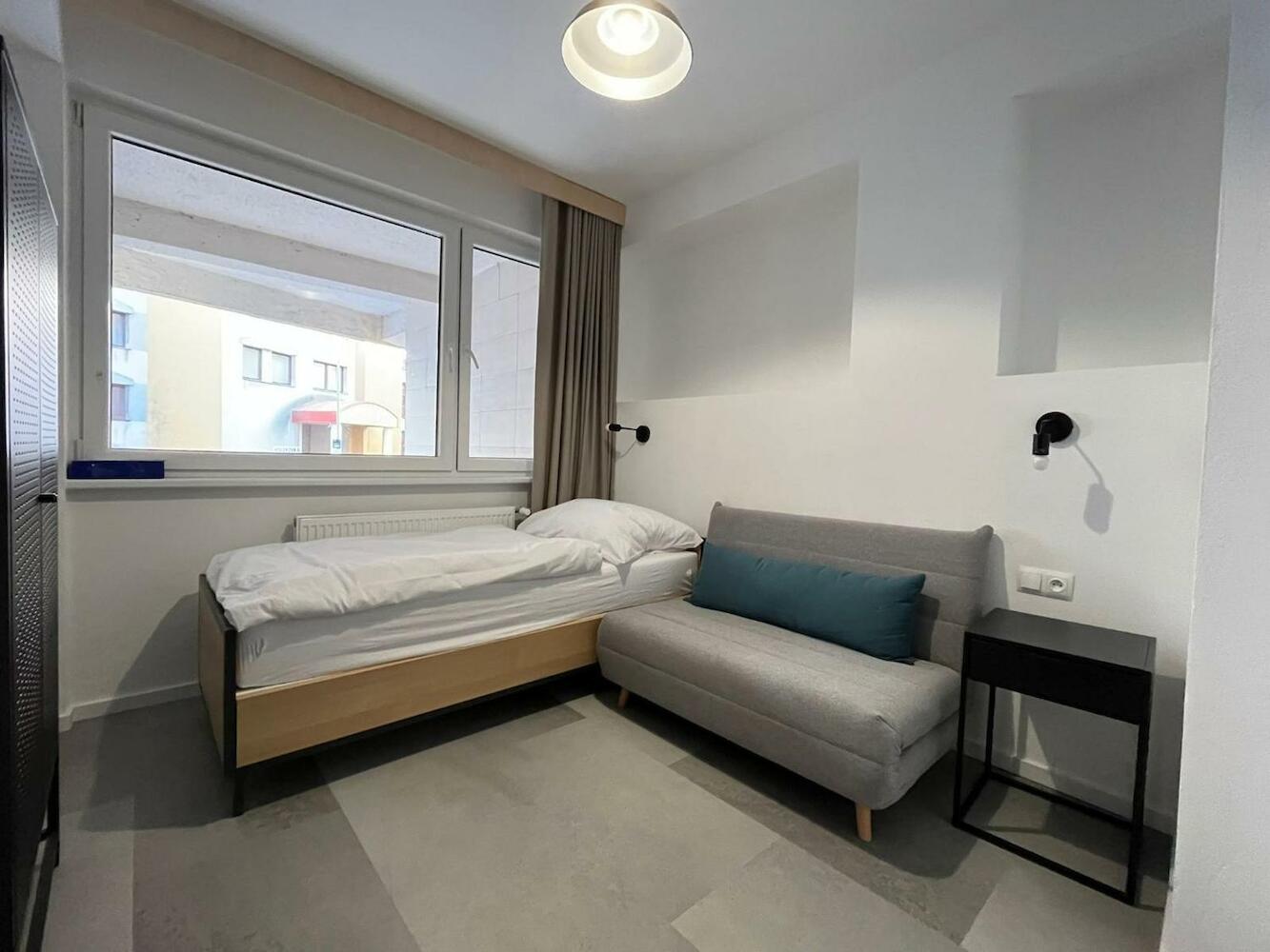 Izy Stay, Bratislava