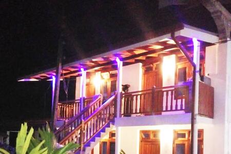 Wimal Wood Stock Surf House, Weligama