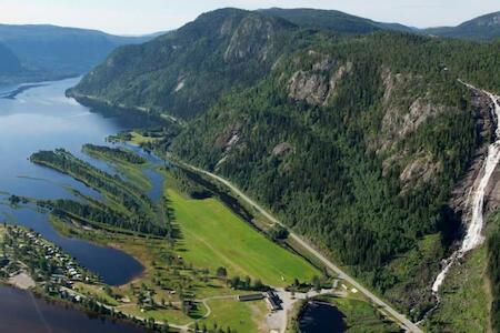 Reiårsfossen Hostel & Camping