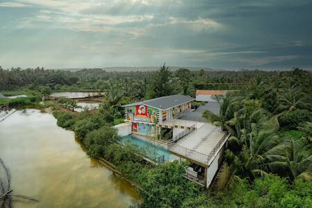 Downtown Arambol - The River Side Hostel, Arambol