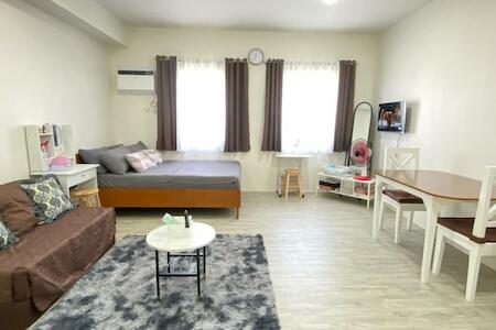 Nuvali Studio Retreat Free Pool Access & Fast WiFi, Calamba