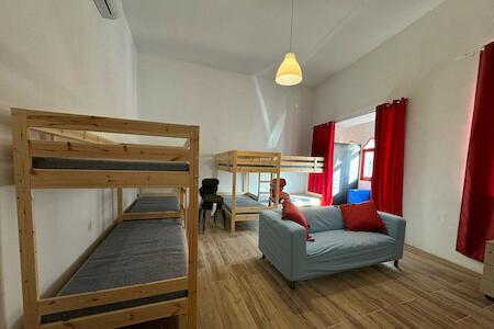 Dragon's Den Hostel, Birkirkara