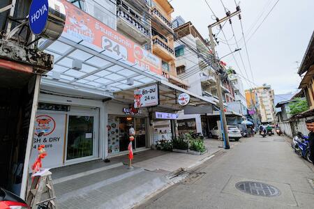 Reezq Hostel, Ban Khlong Bang Sai