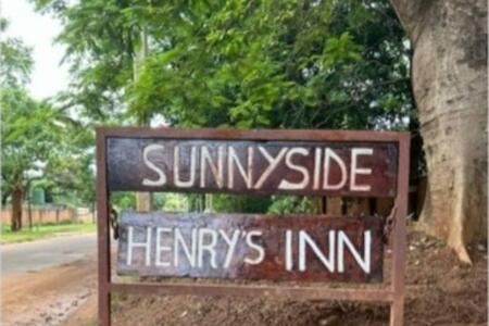 Sunnyside Henry's Inn
