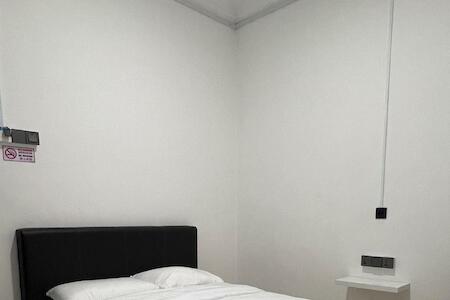 23 Inn Queen Bedroom With Share Bathroom, Simpang Ampat