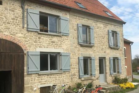 Roue D'escampette Gîte D'étape Et De Séjour, Champagnat