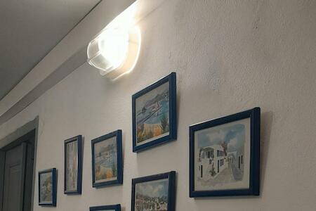 The Rabbit Hole Hostel, Fira