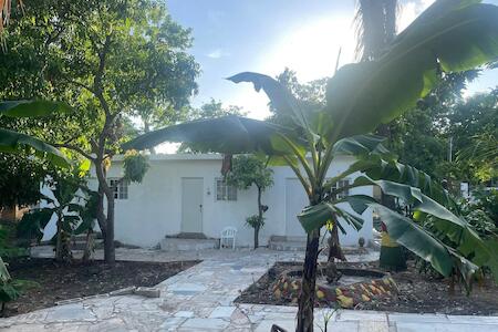 Inez Roots Hostel, Montego Bay